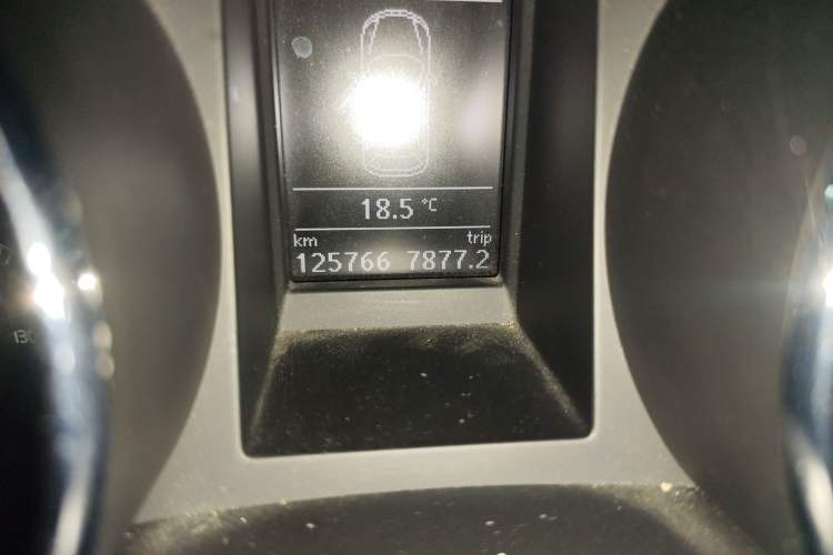 Used Skoda Yeti 2014 1.8TSI DSG All-Wheel Drive Edition Odometer Close Up