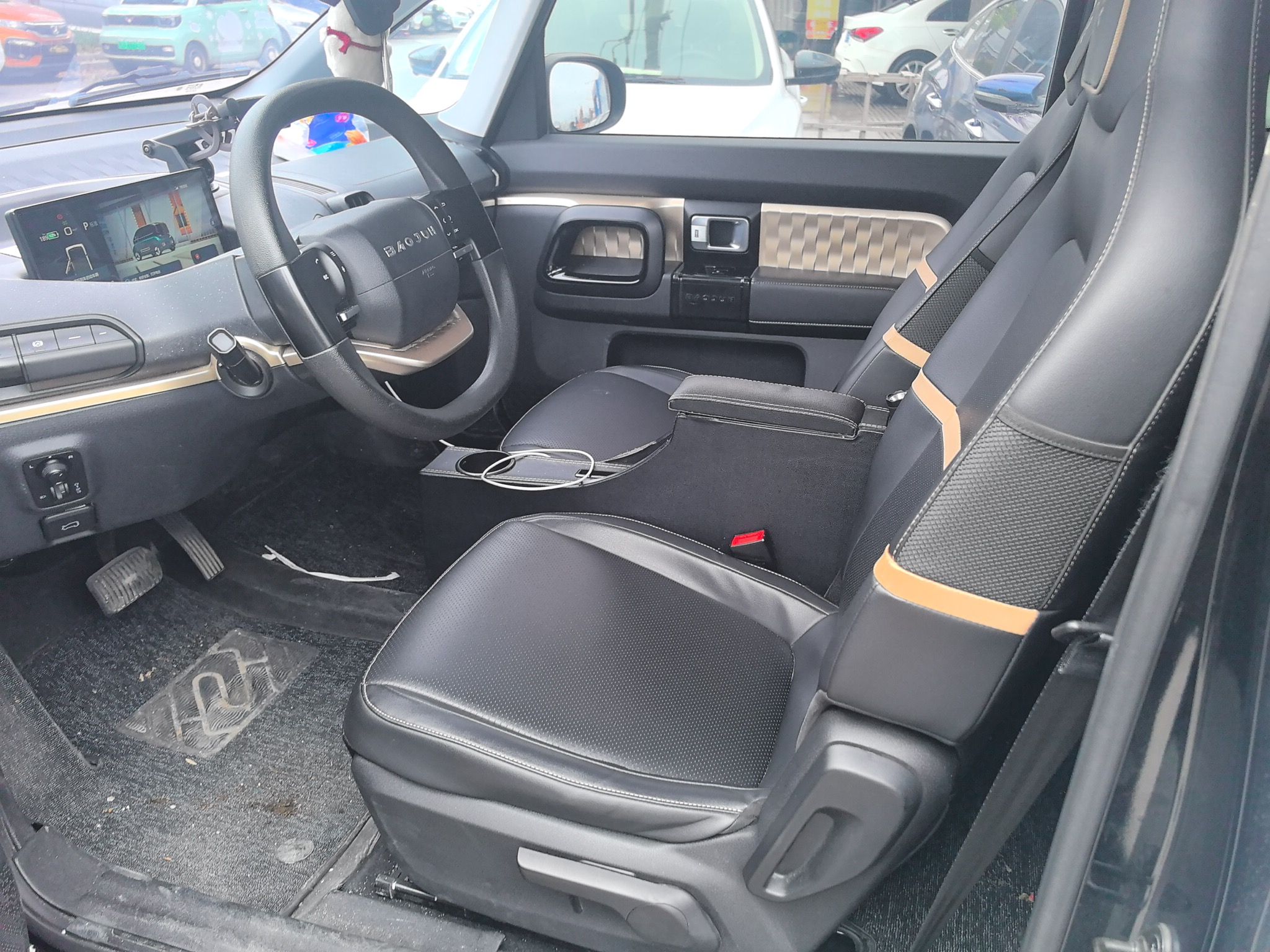 المقاعد الأمامية داخل السيارة