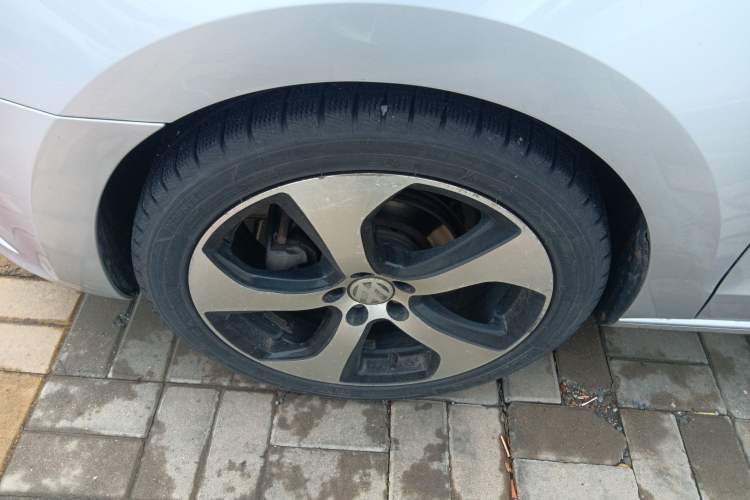 Used Volkswagen Jetta 2015 Zhuihui Edition 1.4L Manual Fashion Model Left Front Wheel Hub