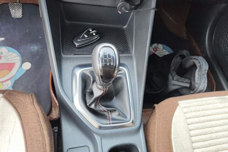 Used CHANGAN OSHAN X5 2021 Revised Version 1.6L Manual Luxury Edition
