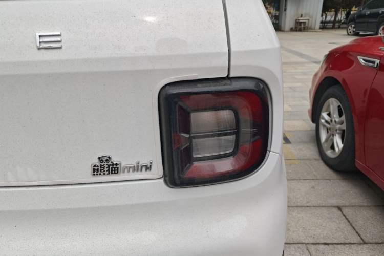 Used Geely Galaxy Panda 2024 Panda Mini 200km Endurance Bear Right Rear Taillight