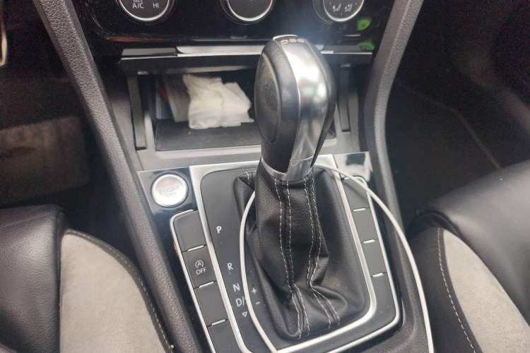 Used Volkswagen Golf 2017 280TSI Automatic R-Line Million-Vehicle Commemorative Edition Gear Lever