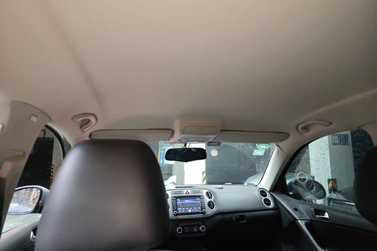 Used Volkswagen Tiguan 2010 1.8 TSI Automatic Two-Wheel Drive Urban Edition Headliner