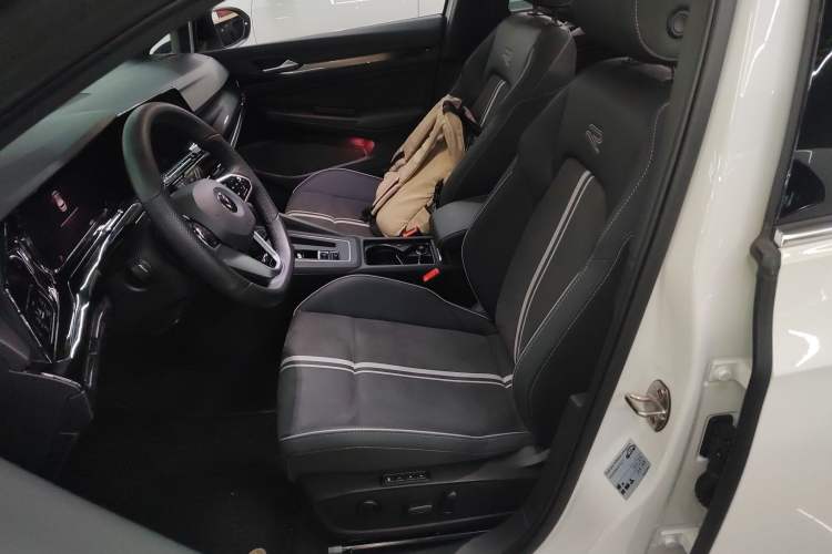 Used Volkswagen Golf 2023 Facelift 280TSI DSG R-Line Lite
