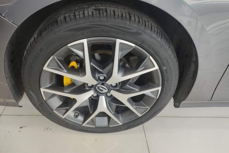 Used GAC Trumpchi EMPOW 2021 270T DCT J15 Version Left Front Wheel Hub