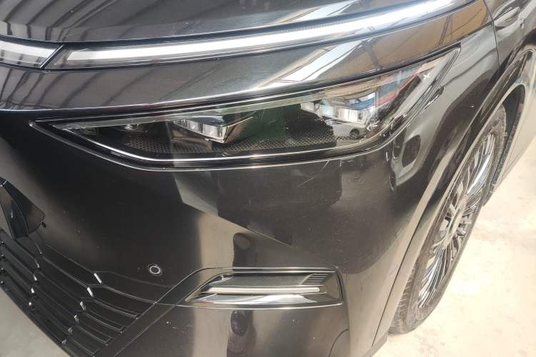 Used XPeng X9 2025 740 Ultra-Long Range Max Left Front Headlight