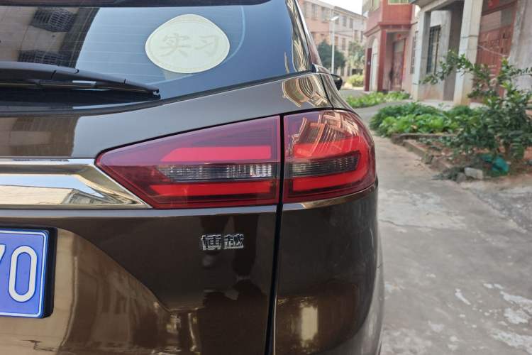 Used Geely Auto Emgrand X7 Sport 2018 1.8TD Automatic Two-Wheel Drive Smart Connect 4G Internet Edition
