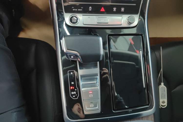 Used Audi Q7 2022 55 TFSI quattro S line Sport model
