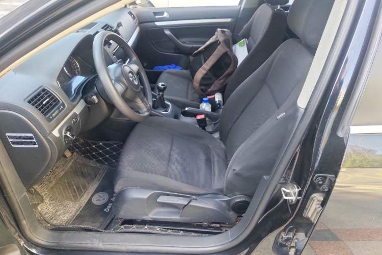 Used Volkswagen Sagitar 2011 1.6L Manual Comfort Version
