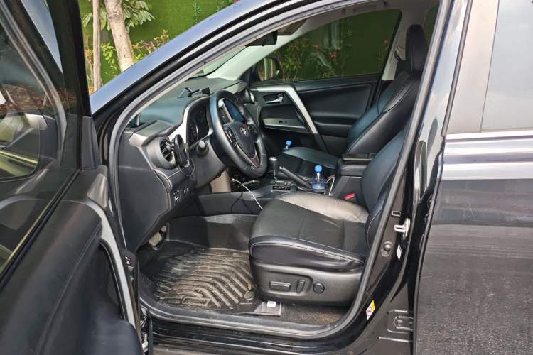 Used Toyota RAV4 2016 2.0L CVT Two-Wheel Drive Smart Edition China V Standard
