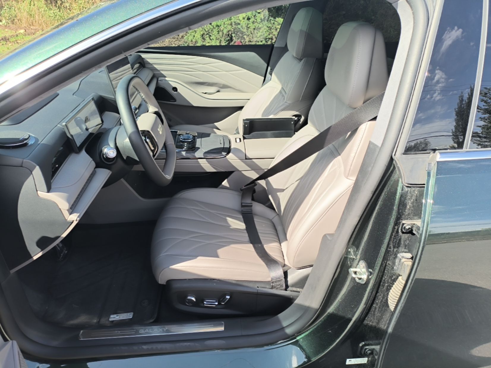Geely Galaxy 8 2025 130km EM-P Starship Edition — снимка 17