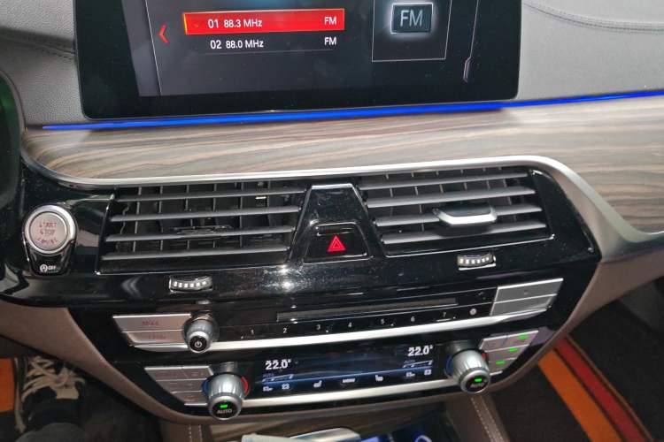 Used BMW 5 Series 2019 Facelifted 530Li Luxury Edition Premium Package Audio And AC Panel