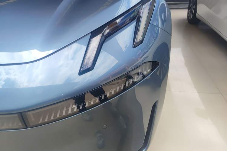 Used Lynk & Co 07 2024 EM-P 126 Long-Range Pro Left Front Headlight