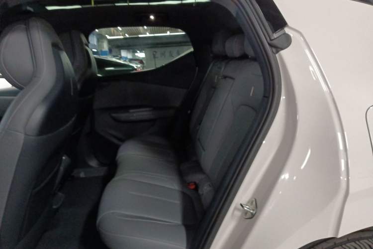 Used Lynk & Co Z20 2025 530 km Range Rear-Wheel Drive Max Left Rear Seat