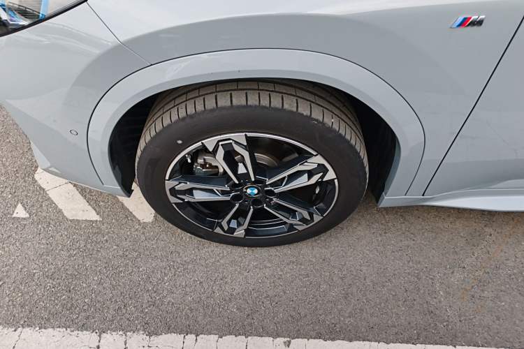 Used BMW X2 2024 sDrive25i M Sport Package Left Front Wheel Hub