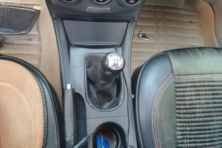 Used Bestune B50 2012 1.6L manual fashion version
