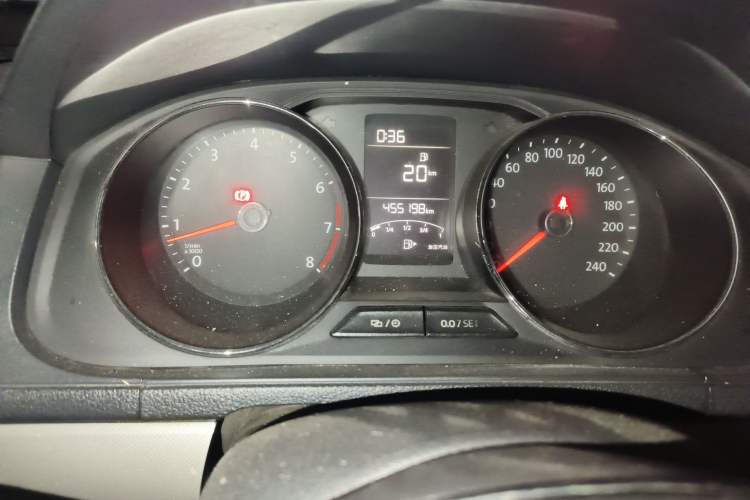 Used Volkswagen Lavida 2015 1.6L Manual Comfort Edition Odometer Close Up