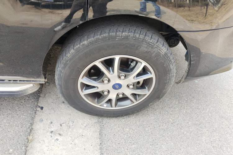 Used Ford Transit 2023 2.0T Gasoline Automatic Business & Travel Model Mid-axle Low-roof Design 7/8/9-Seater