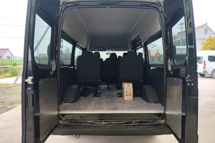 Used JMC Fushun 2023 2.0T Automatic Mid-Range High-Roof Commercial Multi-Purpose 7-Seater Passenger Vehicle