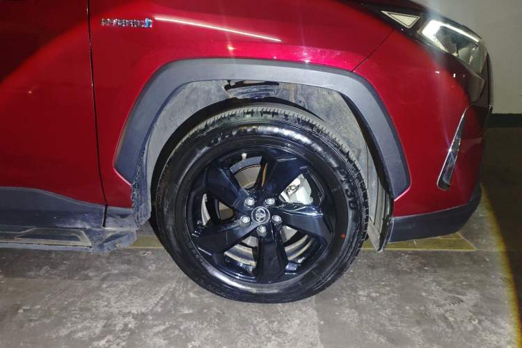 Used Toyota RAV4 2020 Dual-Engine 2.5L E-CVT 4x4 Elite PLUS Edition Right Front Wheel Hub