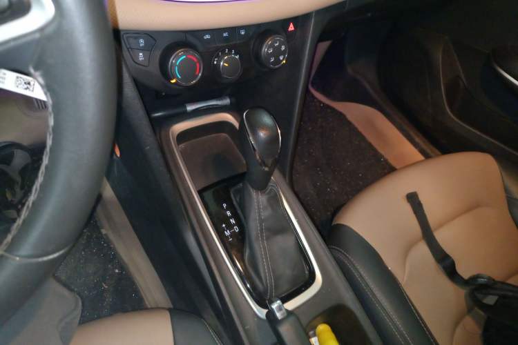 Used Chevrolet Monza 2022 320 Automatic Enjoyment Edition Gear Lever