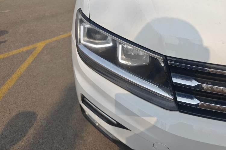 Used Volkswagen Tiguan L 2018 330TSI Automatic Two-Wheel Drive Luxury Edition Right Front Headlight