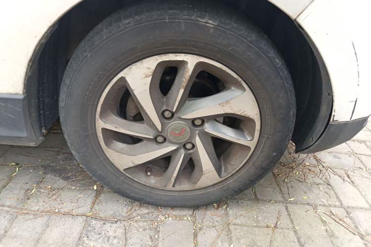 Used Wuling Hongguang 2016 1.5L S1 Deluxe Model China V-standard Right Front Wheel Hub