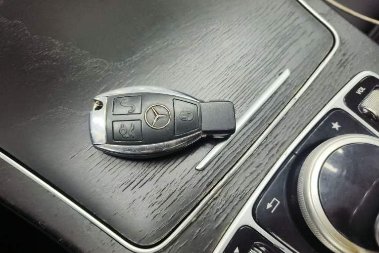 Used Mercedes-Benz C-Class 2018 C 180 L Fashion Edition Sport Version Vehicle Key