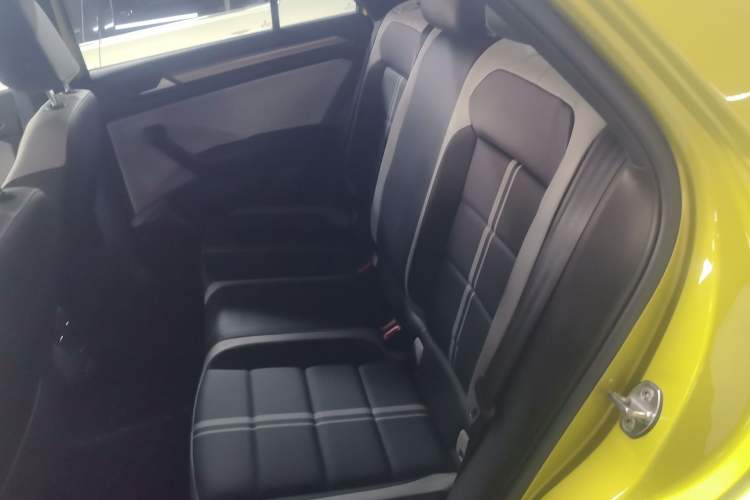 Used Volkswagen T-ROC 2023 300TSI DSG Two-Wheel Drive Starlight Edition Left Rear Seat