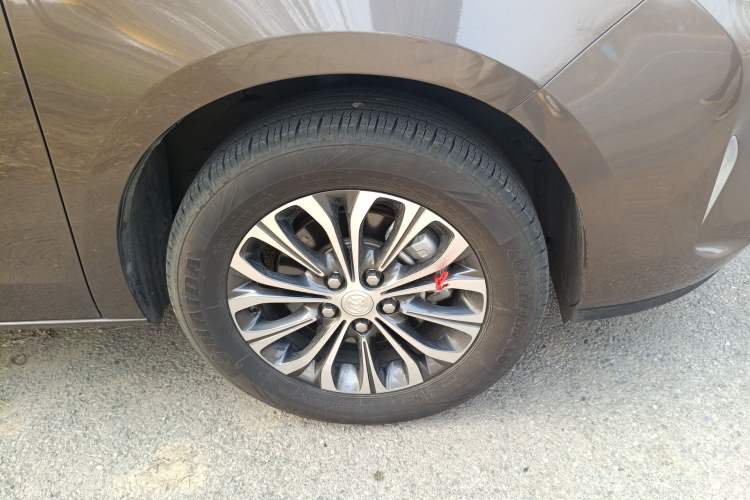 Used Buick GL8 2021 Land Cruiser Executive Class 652T Comfort Model Right Front Wheel Hub