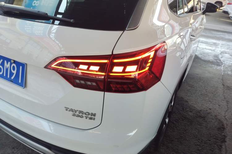 Used Volkswagen Tayron 2019 330TSI Two-Wheel-Drive Luxury Version China V Emission Standard Right Rear Taillight