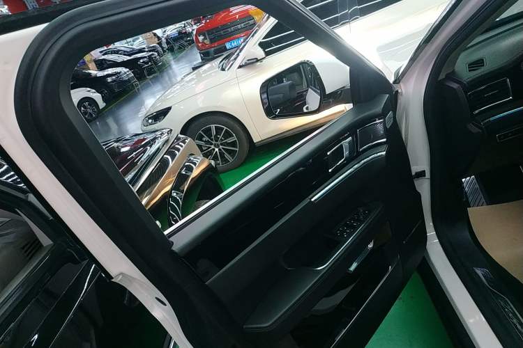 Used Zotye T700 2017 1.8T Dual-Clutch Luxury Model
