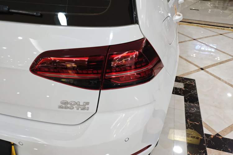 Used Volkswagen Golf 2020 Charming Edition 280TSI DSG R-Line
