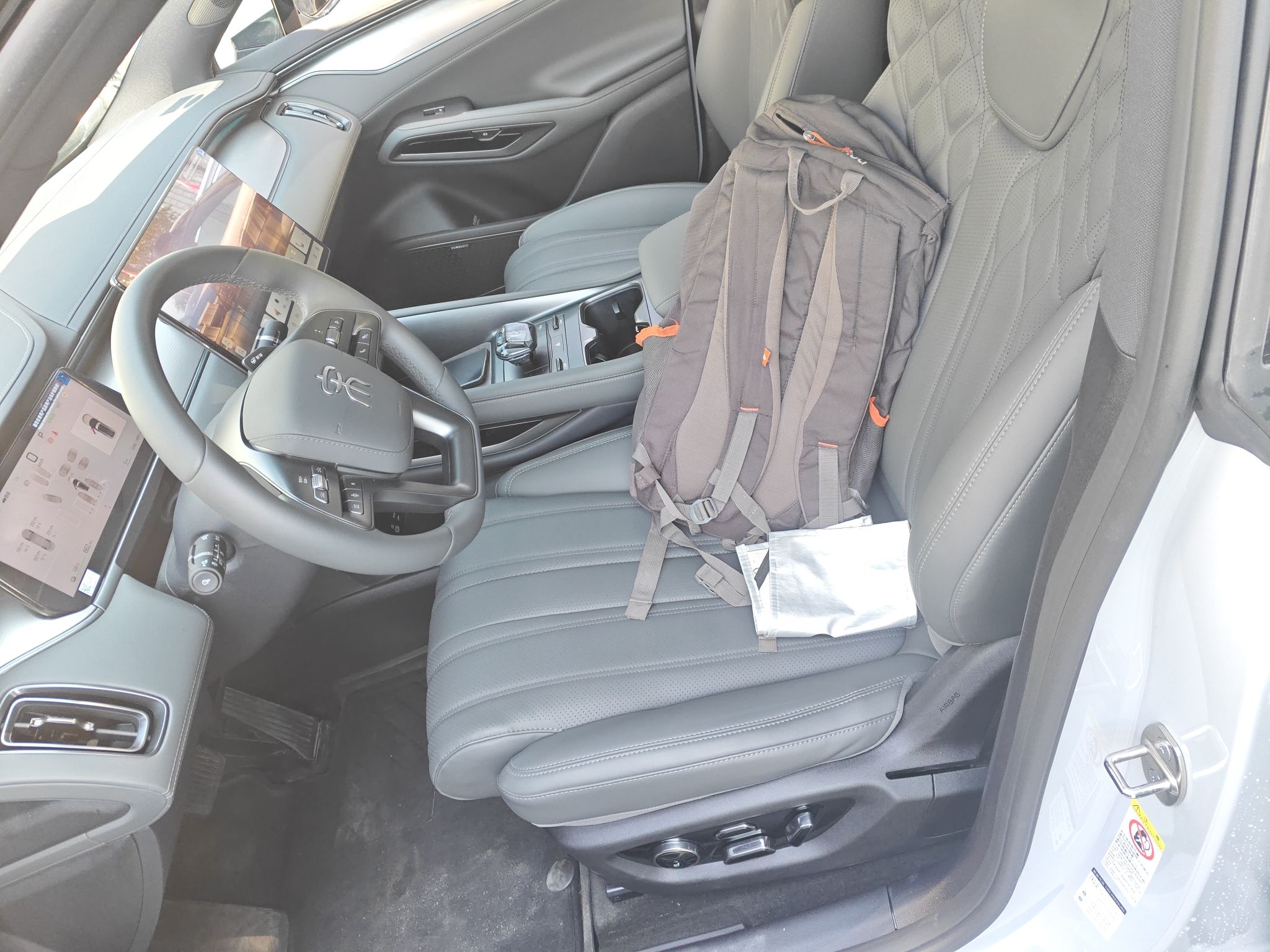 Переднее сиденье в автомобиле