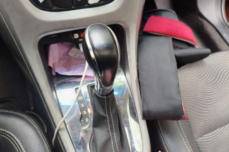 Used Buick GT 2014 XT 1.6L Automatic Fashion Edition Gear Lever