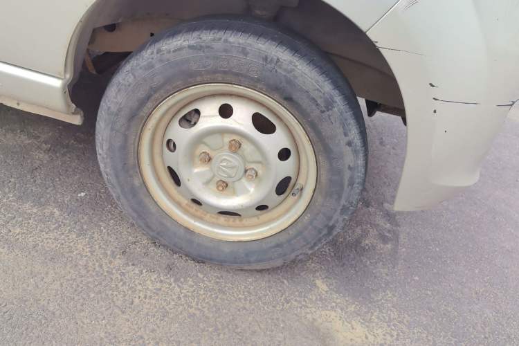 Used BAIC Weiwang 205 2013 1.0L Joy version Right Front Wheel Hub