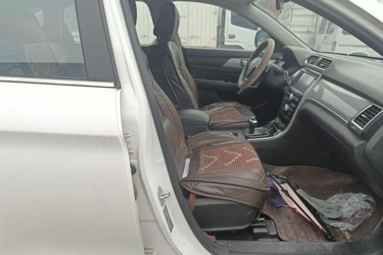 Used Haval H2 2018 Red-Label 1.5T Dual-Clutch Two-Wheel-Drive Elite Model
