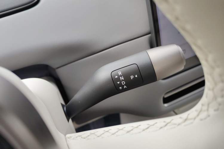 Used Li Auto i6 2025 Model Four-Wheel-Drive Standard Type
