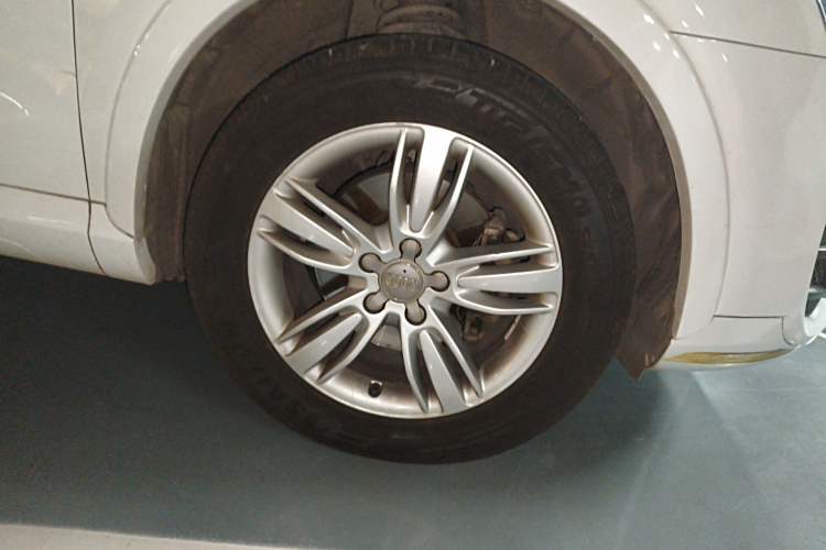 Used Audi Q3 2015 35 TFSI Comfort Model Right Front Wheel Hub