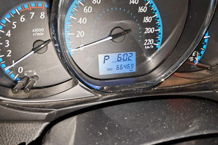 Used Toyota YARiS L Zhi Xuan 2017 1.5E CVT Enhanced Performance Edition Odometer Close Up