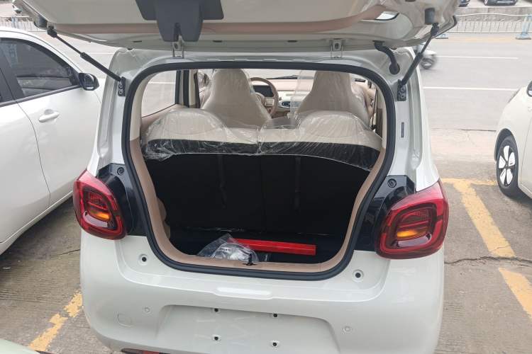 Used Wuling Hongguang MINIEV 2025 Four-Door Version Advanced Edition Trunk