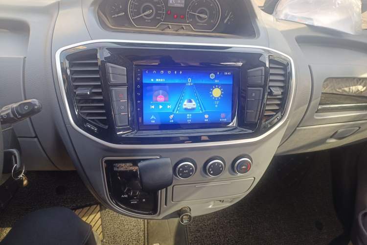 Used SAIC MAXUS Xintu V80 2019 2.5T Classic AMT Aoyuntong Short Wheelbase Mid-Roof 5/6-Seater Audio And AC Panel