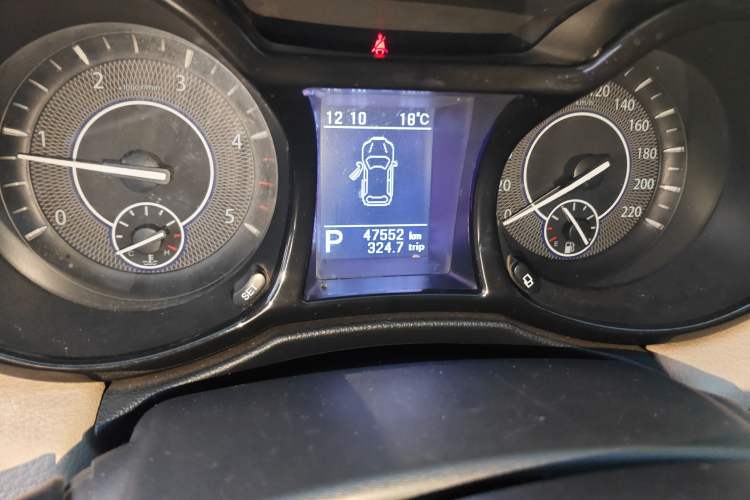 Used JMC Yusheng S350 2013 2.4T Automatic 2WD Diesel Luxury Edition 5 Seats Odometer Close Up