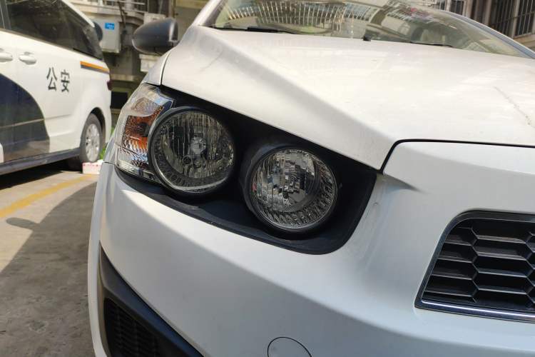 Used Chevrolet Aveo Sonic 2011 Sedan 1.4L MT SL Right Front Headlight