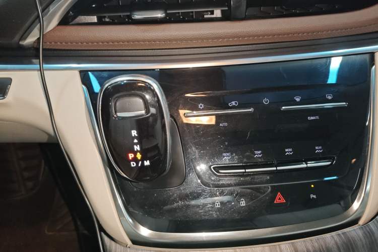 Used Buick GL8 2021 Land Cruiser Executive Class 652T Luxury Model Gear Lever