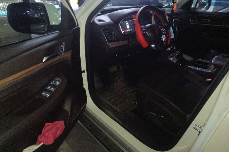 Used Roewe RX8 2019 30T Smart Connectivity Two-Wheel Drive Supreme Flagship Edition
