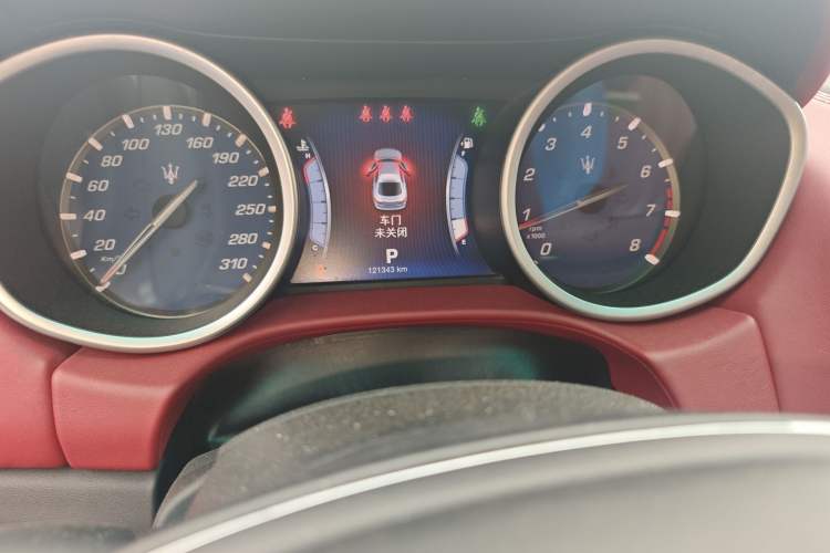 Used Maserati Ghibli 2014 3.0T Standard Edition Odometer Close Up