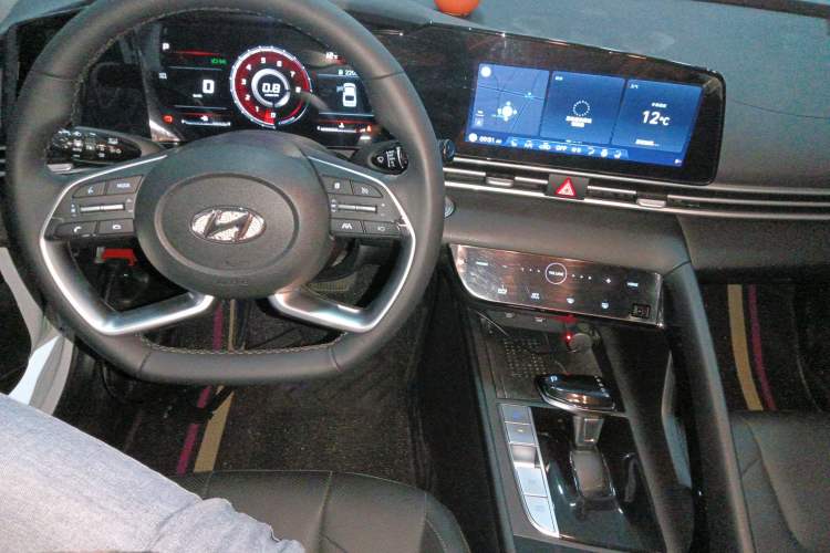 Used Hyundai Elantra 2022 1.5L CVT LUX Prestige Edition