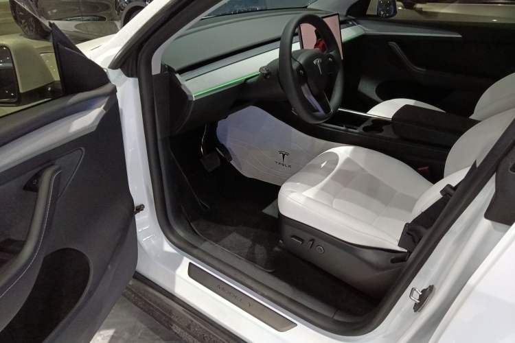 Used Tesla Model Y 2024 Rear-Wheel-Drive Version Driver Seat