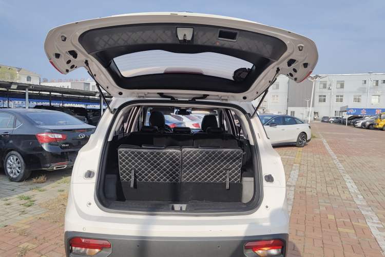 Used Baojun 530 2020 1.5T CVT Prestige Connected Version 7 Seats Trunk